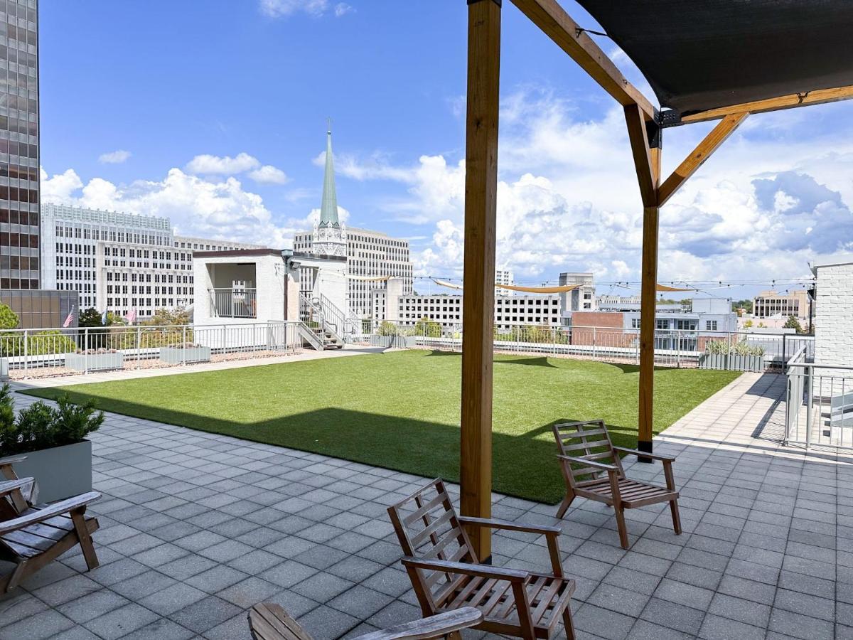 Apartment Entire High-rise - 2bd *
