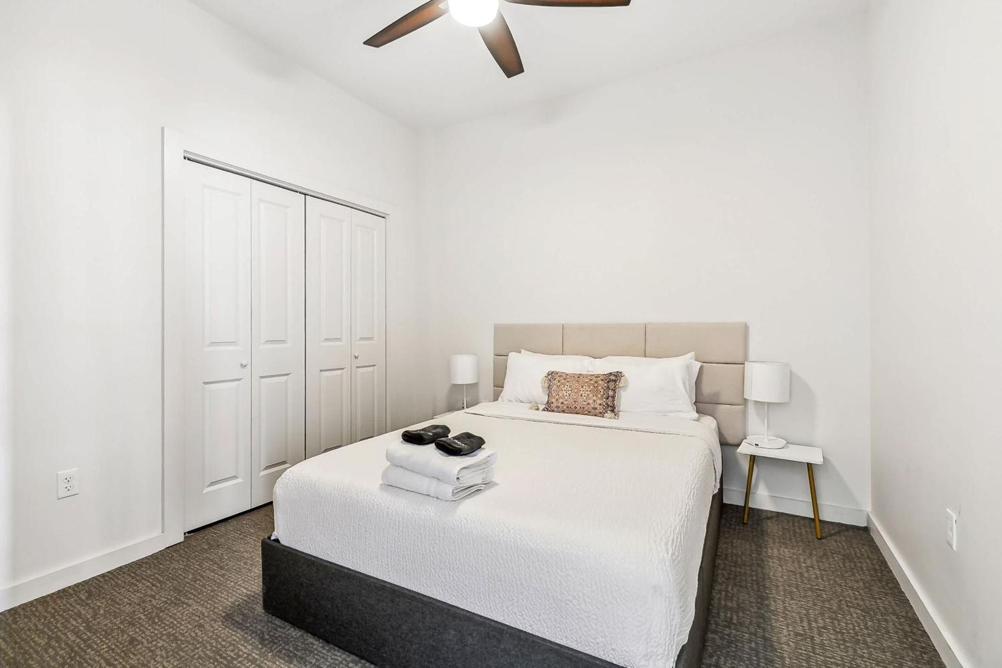 Entire High-rise - 2bd *