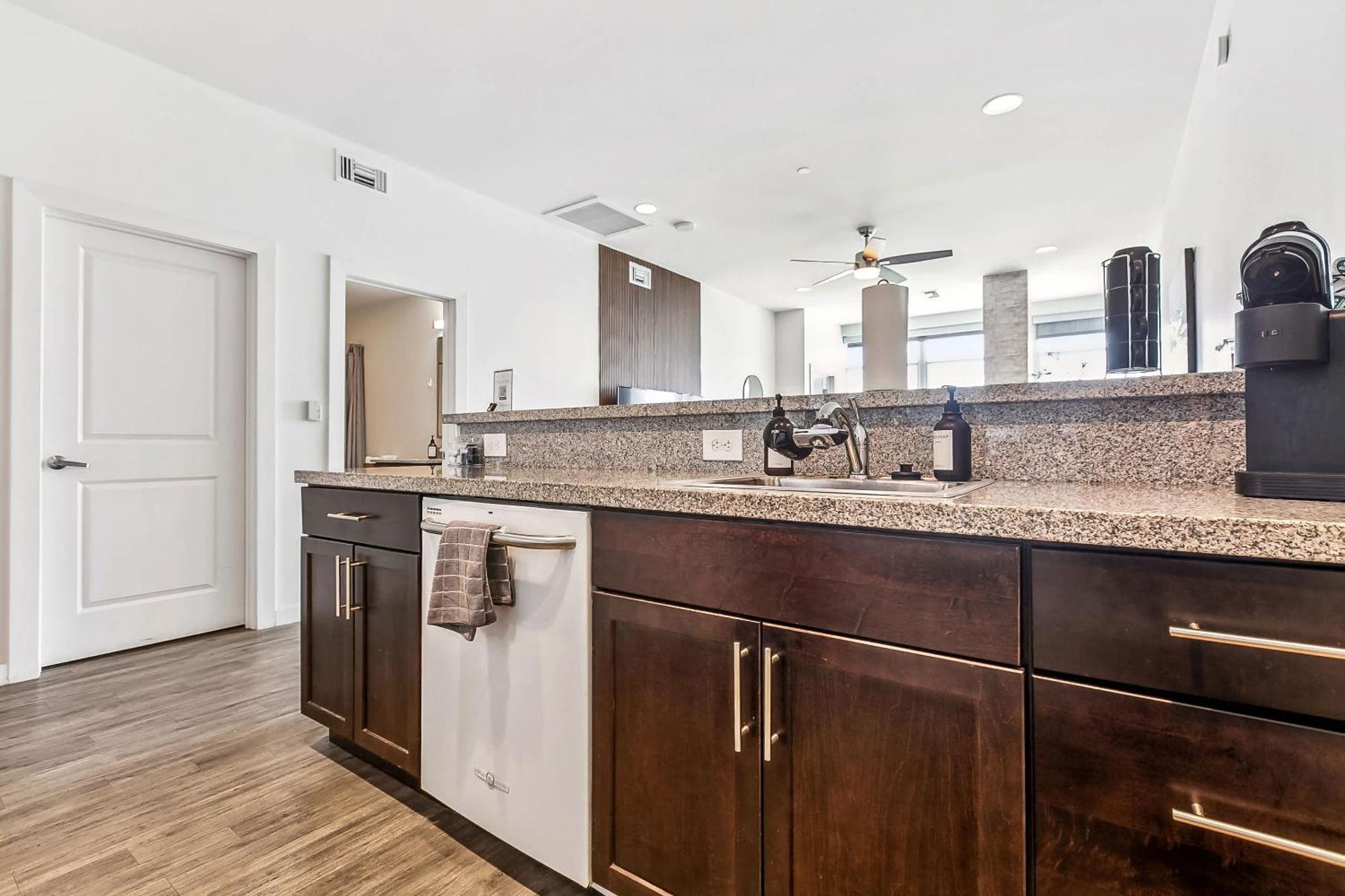Entire High-rise - 2bd Apartment Baton Rouge