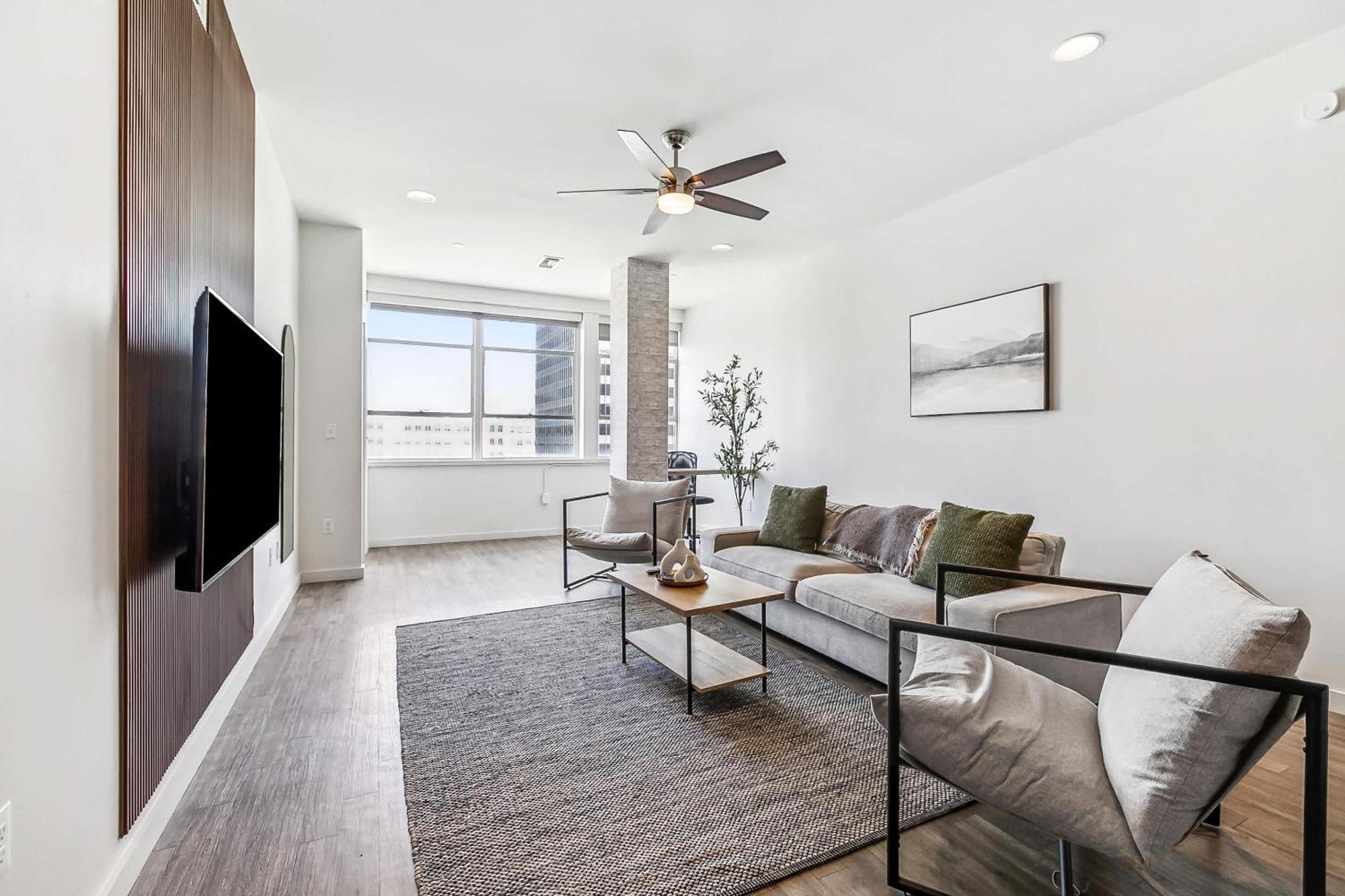 Apartment Entire High-rise - 2bd
