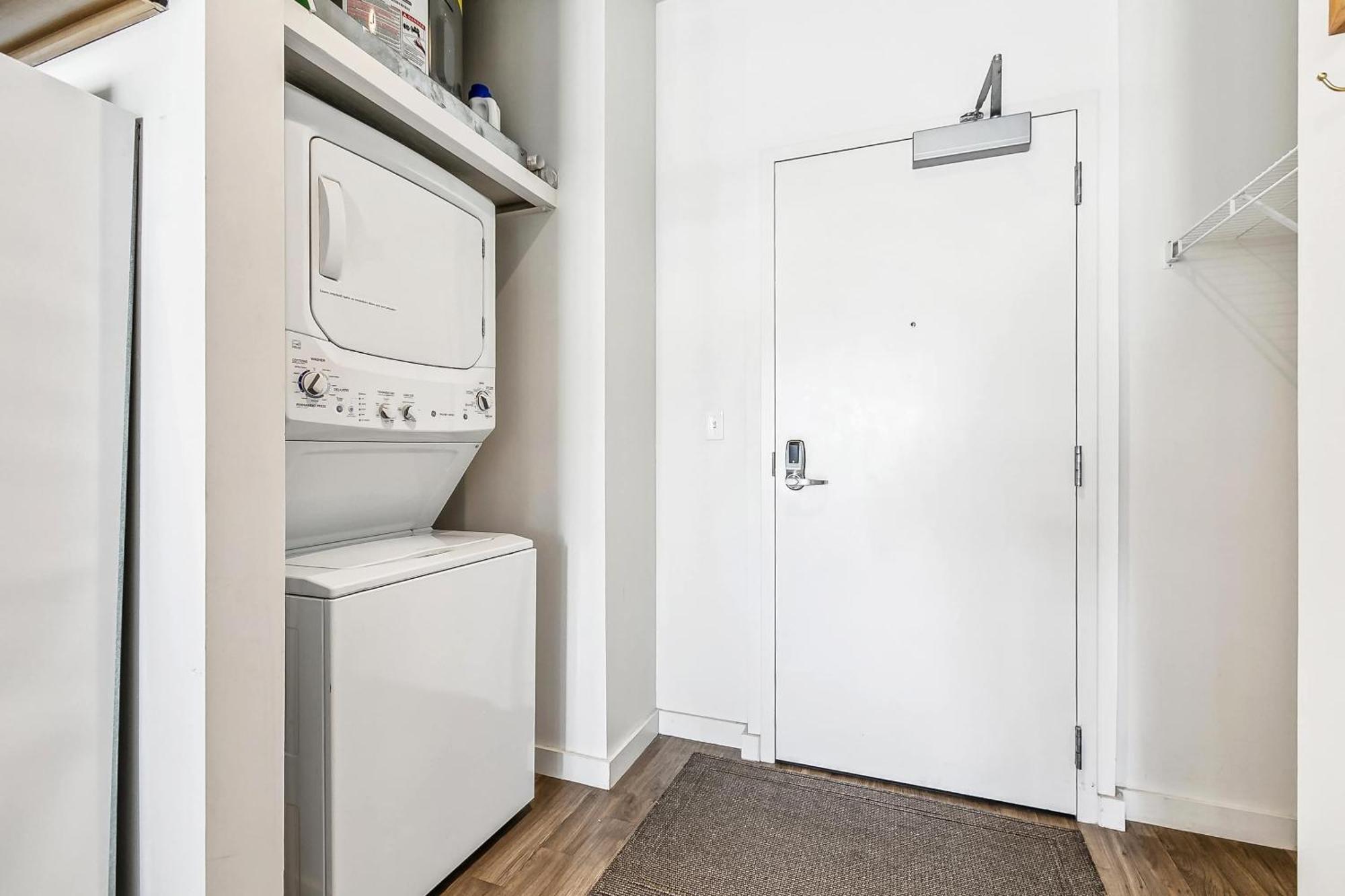 Entire High-rise - 2bd * Baton Rouge