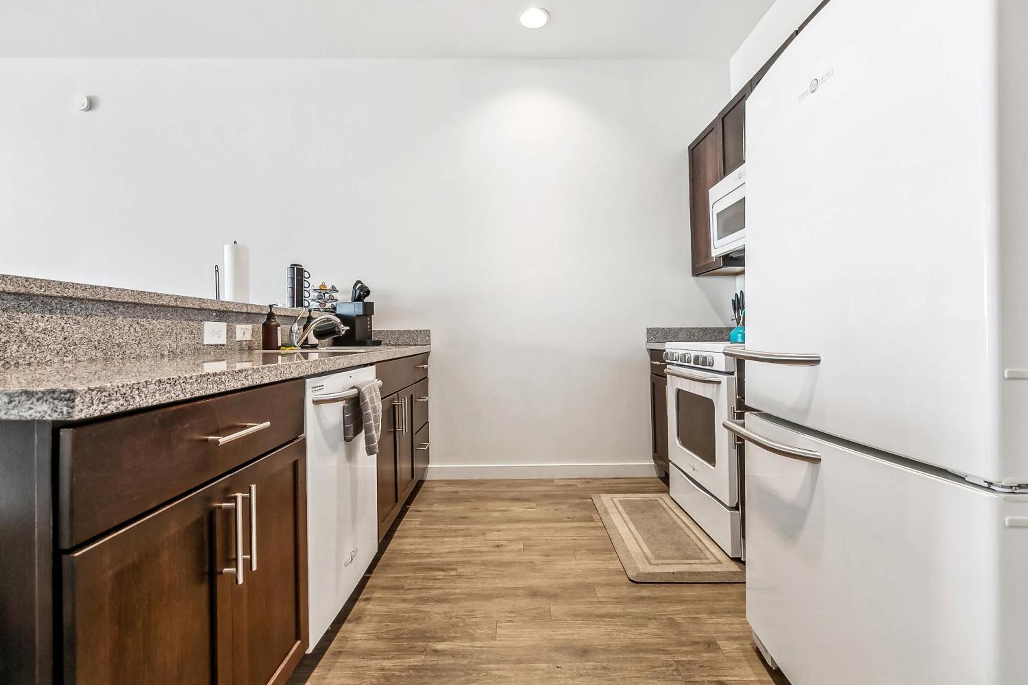 Entire High-rise - 2bd Apartment